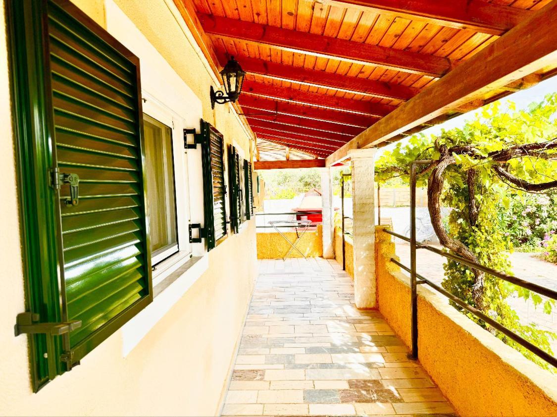 Tetraktys Estate Beachside Υδωρ Agios Matthaios  Экстерьер фото